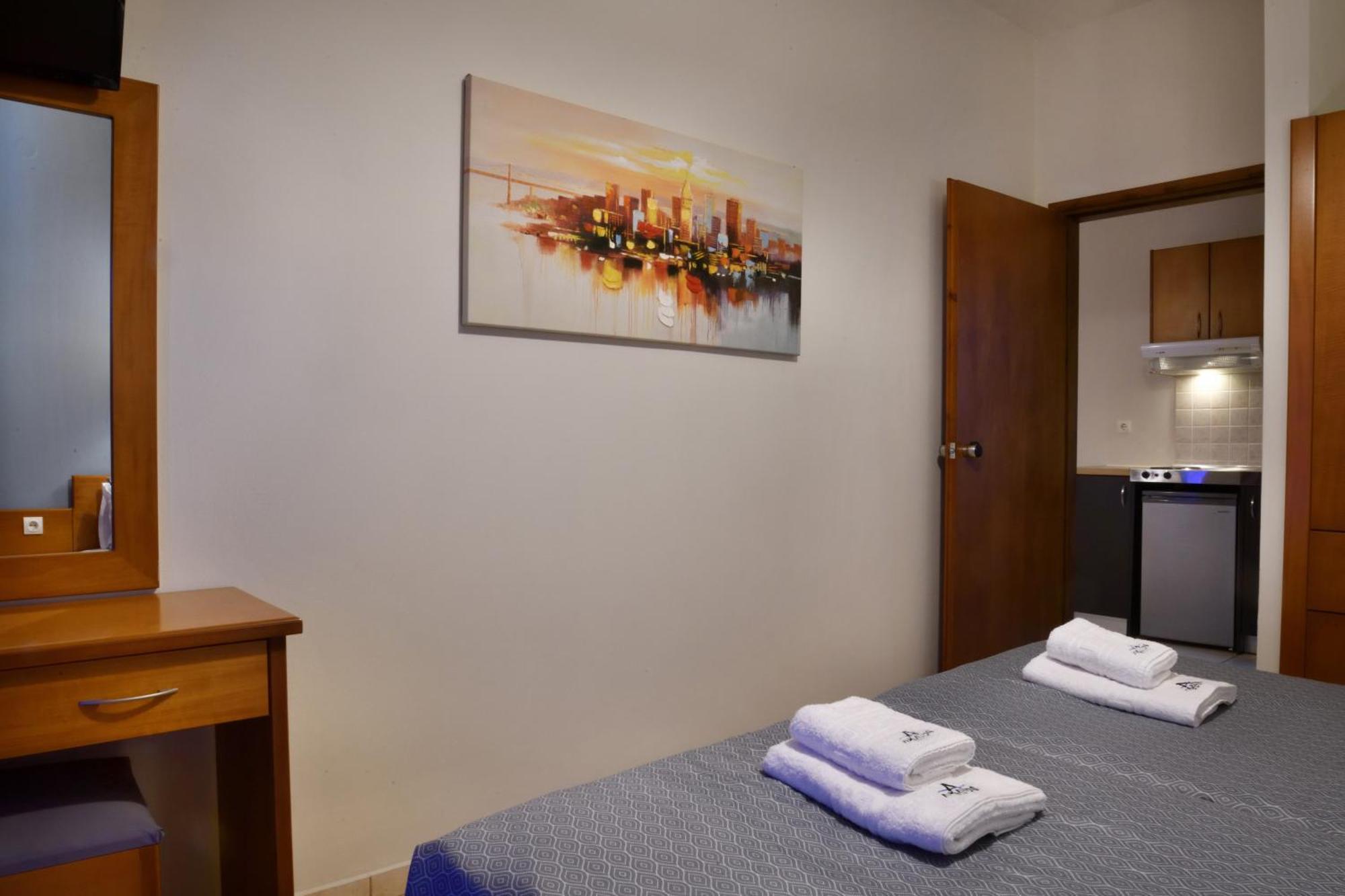 Akatos Hotel Agia Marina  Ngoại thất bức ảnh