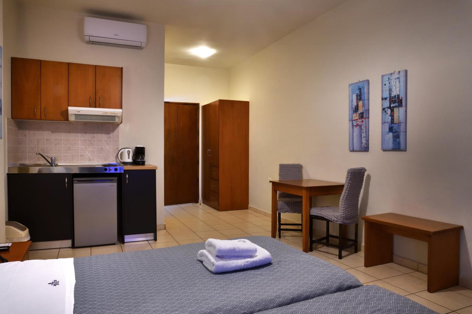 Akatos Hotel Agia Marina  Ngoại thất bức ảnh