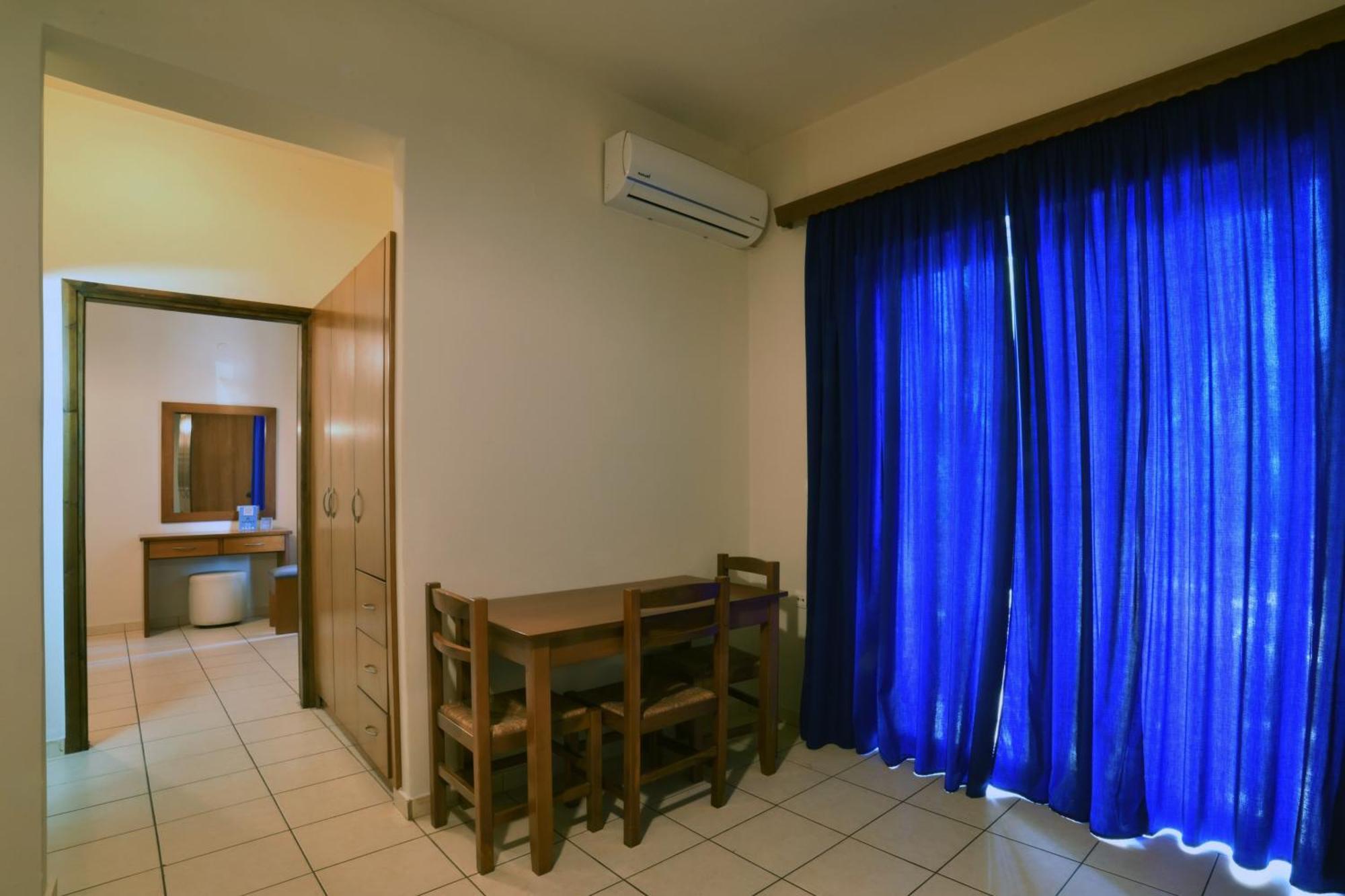 Akatos Hotel Agia Marina  Ngoại thất bức ảnh