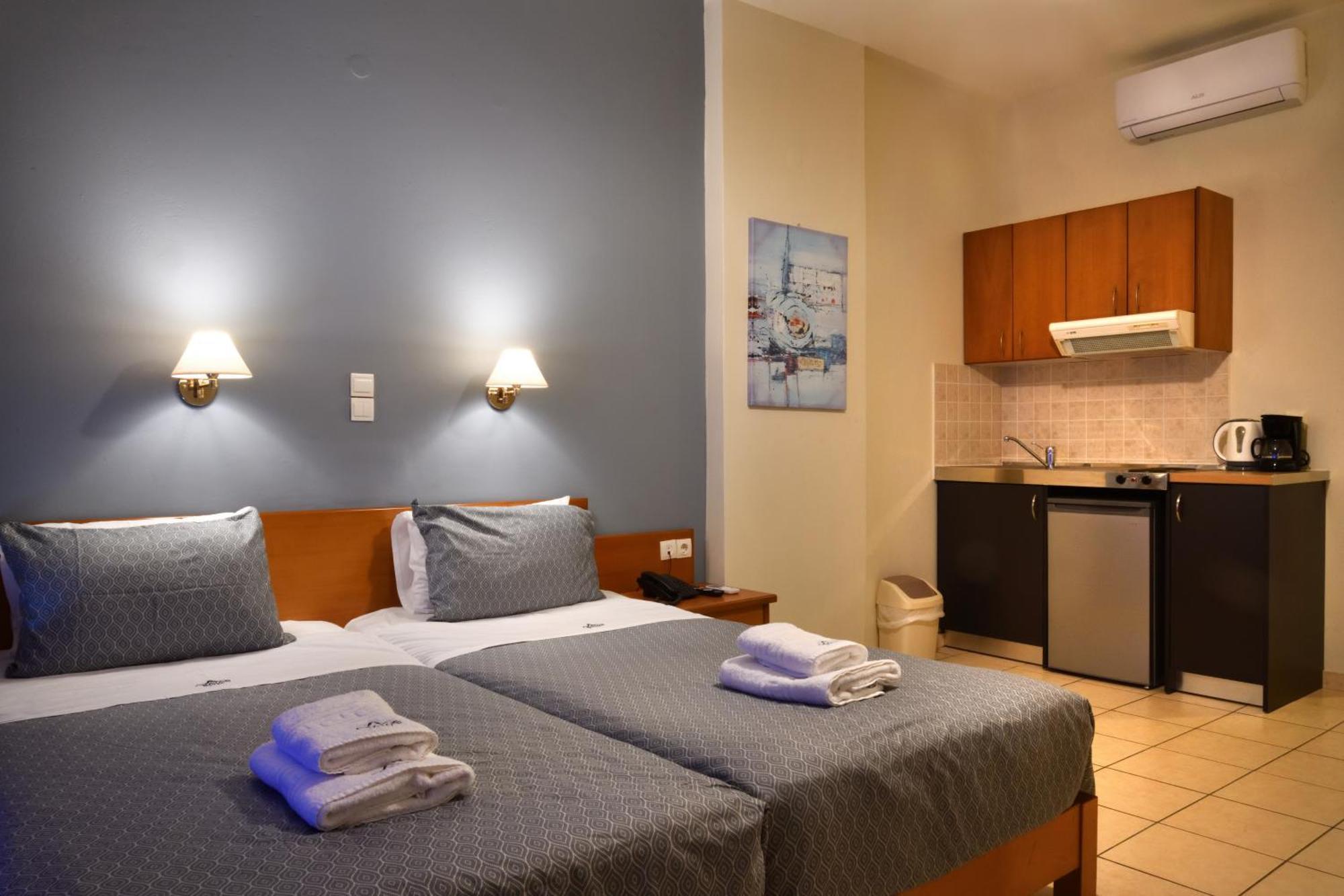 Akatos Hotel Agia Marina  Ngoại thất bức ảnh