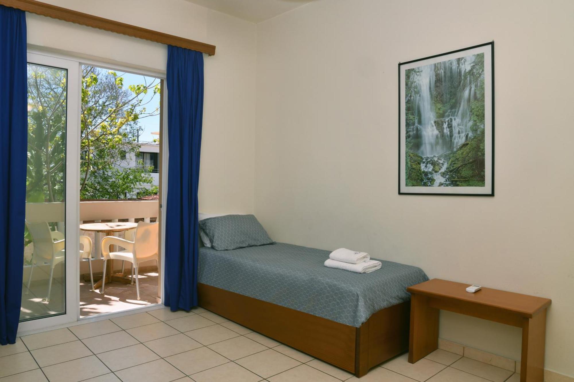 Akatos Hotel Agia Marina  Ngoại thất bức ảnh
