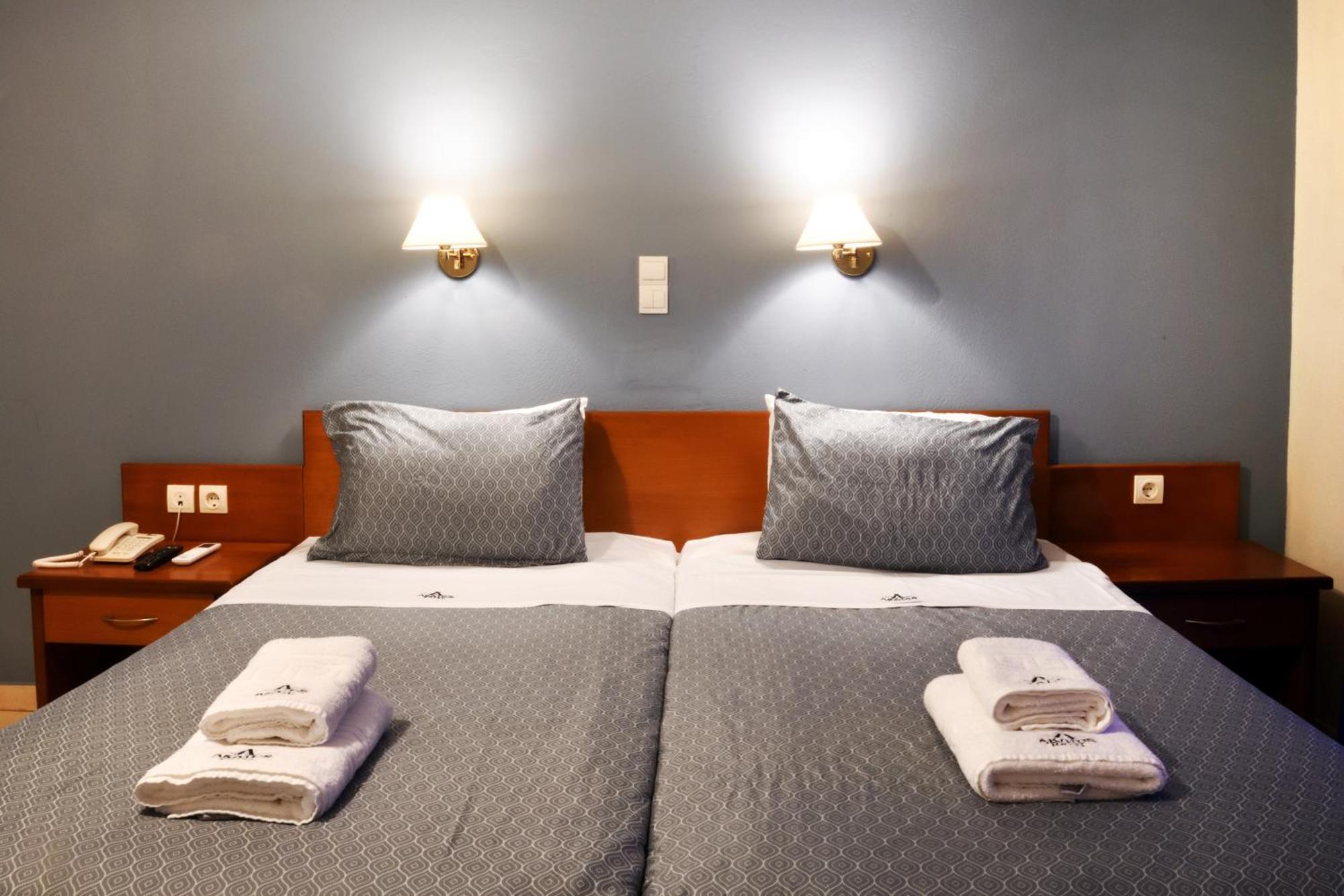 Akatos Hotel Agia Marina  Ngoại thất bức ảnh