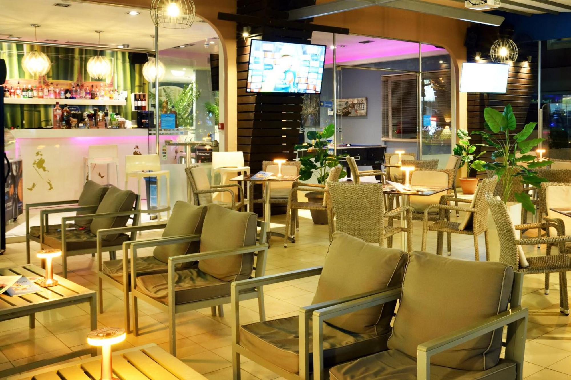 Akatos Hotel Agia Marina  Ngoại thất bức ảnh