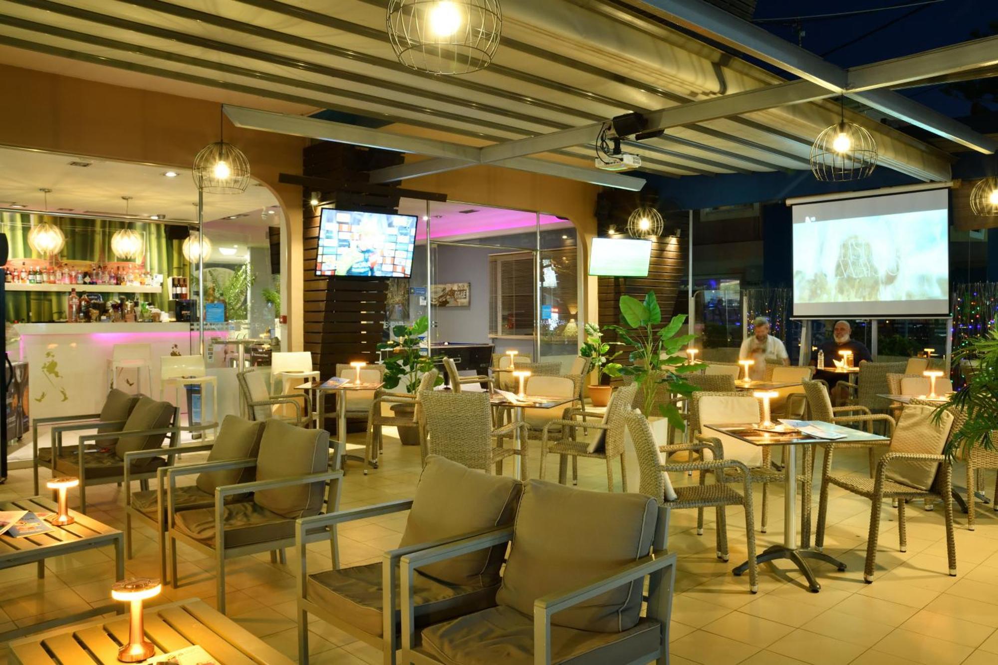 Akatos Hotel Agia Marina  Ngoại thất bức ảnh